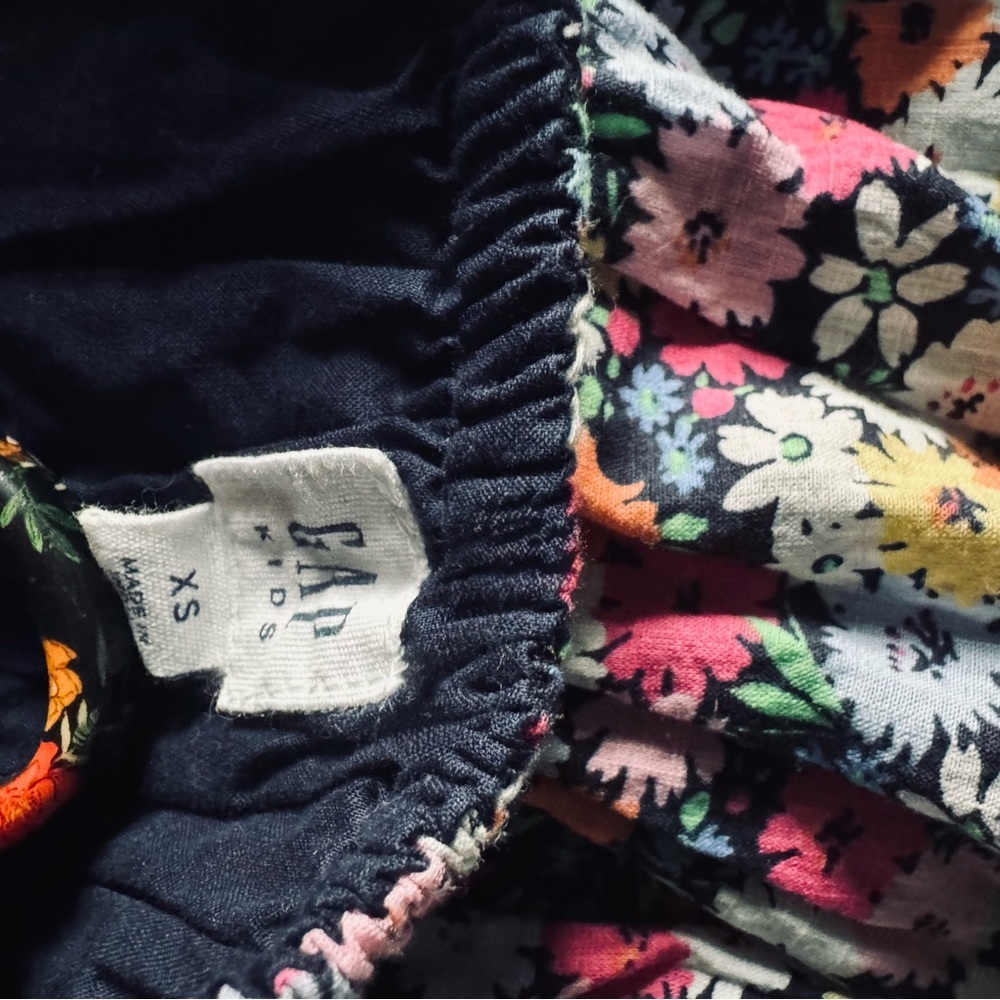 GAP Girl's Floral Smocked Dress - Size XS ⭐🌸 - Picture 5 of 9